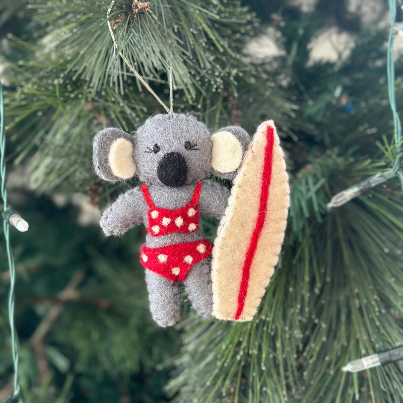 Girl Koala's with surfboards in bikinis - Pashom