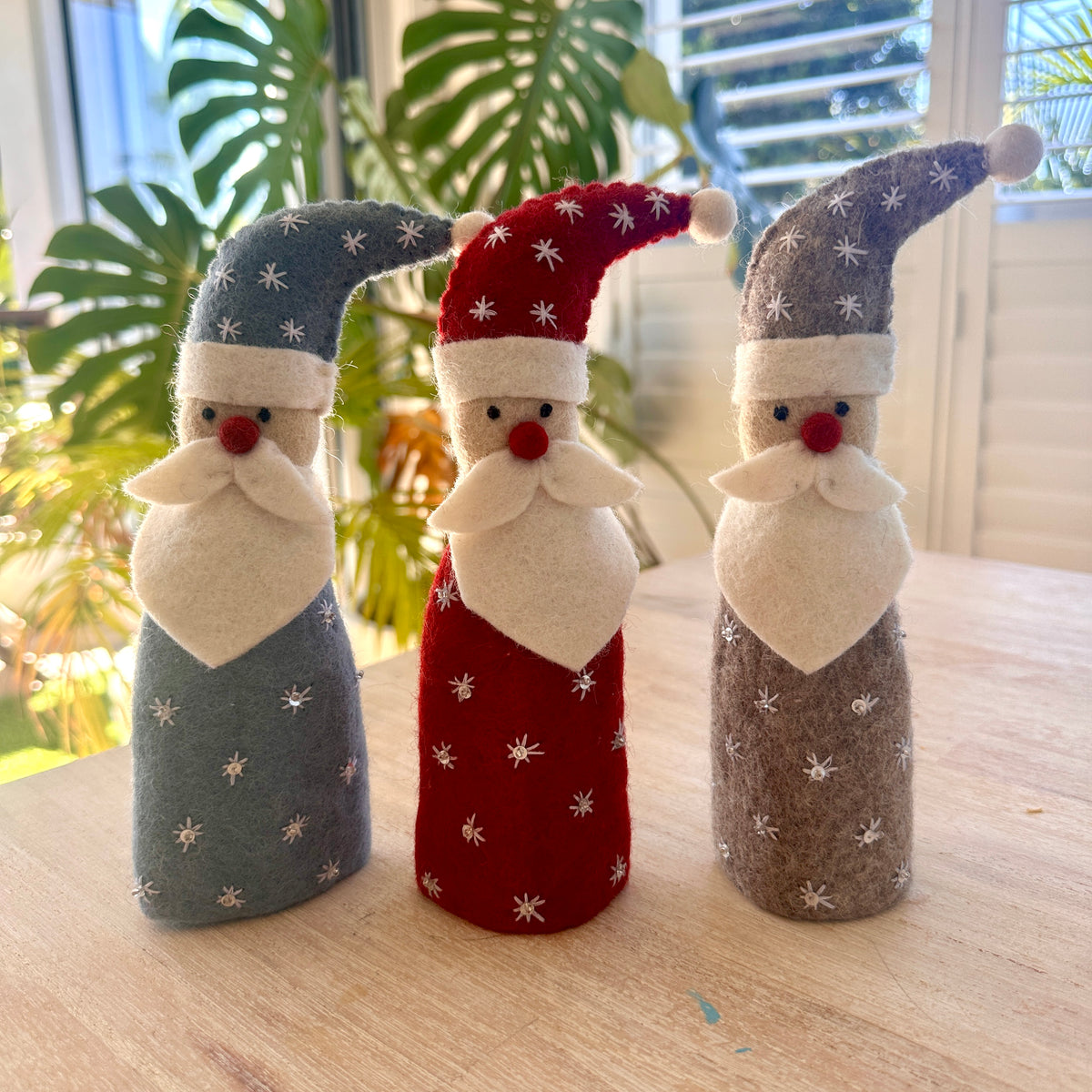 Christmas standing santa w snow stitch