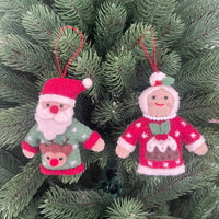 Mr and Mrs Claus in Christmas sweaters - Pashom